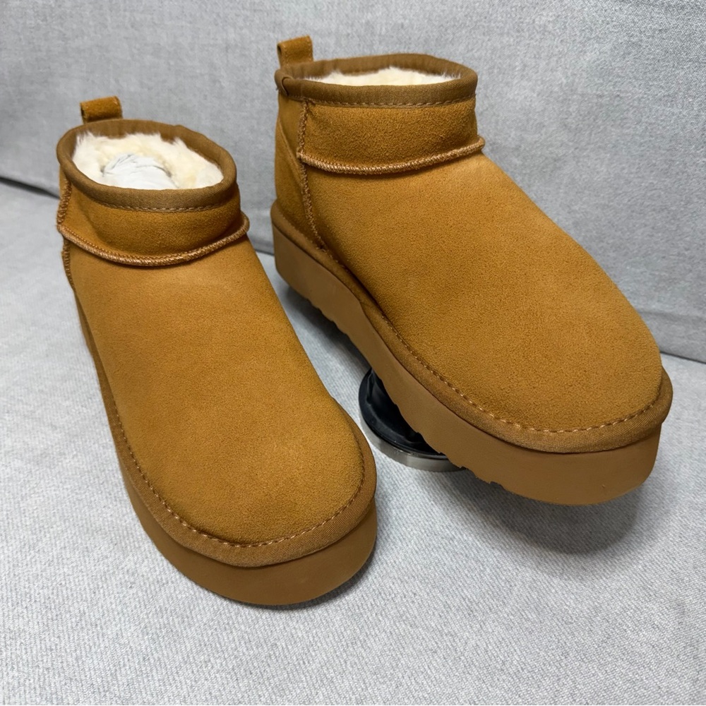 NWT - Lamo Women's Shearling-Lined Slip-On Platform Boot in Beige W9
